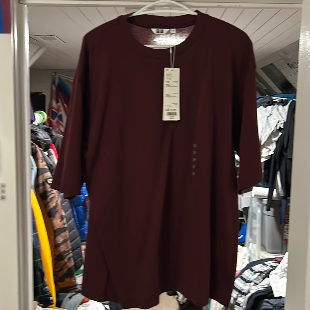 Mens large Uniqlo box tee